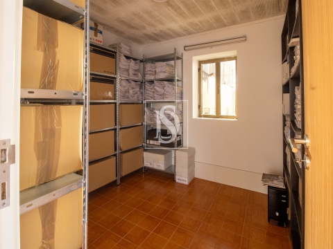 Moradia para Restaurar T4+2
